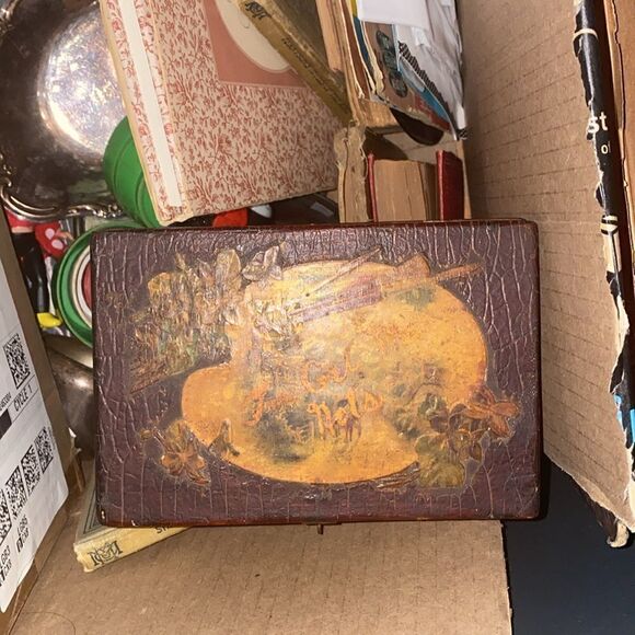 Haunted? Antique Victorian Silk-Lined Keepsake Box with Contents - Picture 6 of 7